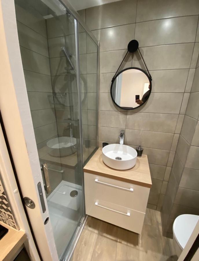 Appartement Le Coeur Du Port De Golfe Juan - Parking - Clim - Wifi à Vallauris Extérieur photo