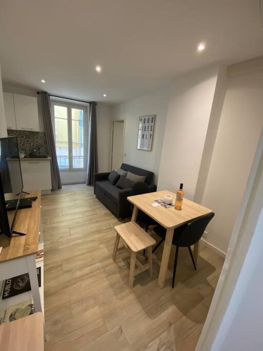 Appartement Le Coeur Du Port De Golfe Juan - Parking - Clim - Wifi à Vallauris Extérieur photo